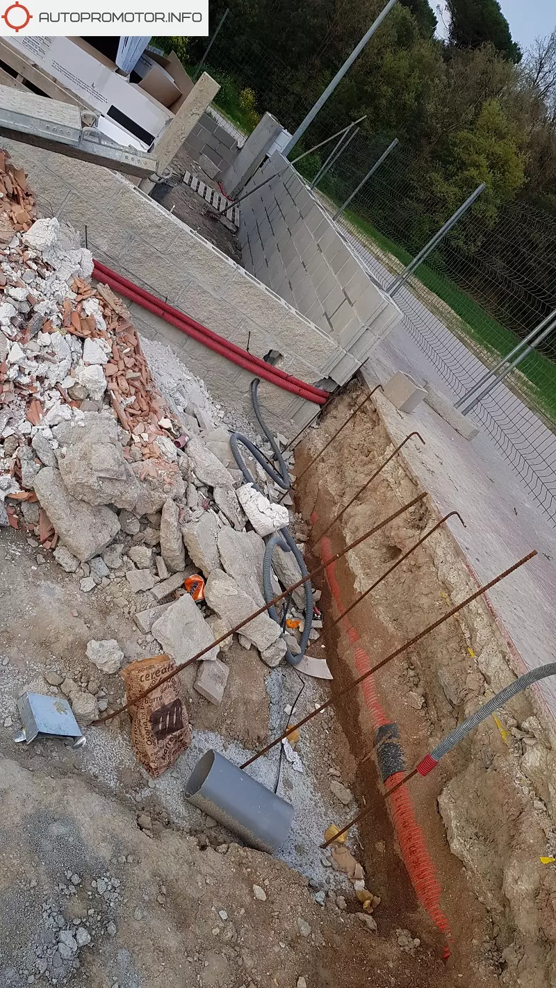 cimentacion valla frontal precio acabados jardín casa